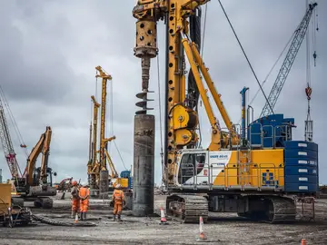 The multifunctional BG 45 Bauer drilling rig on a BS 95 base carrier    